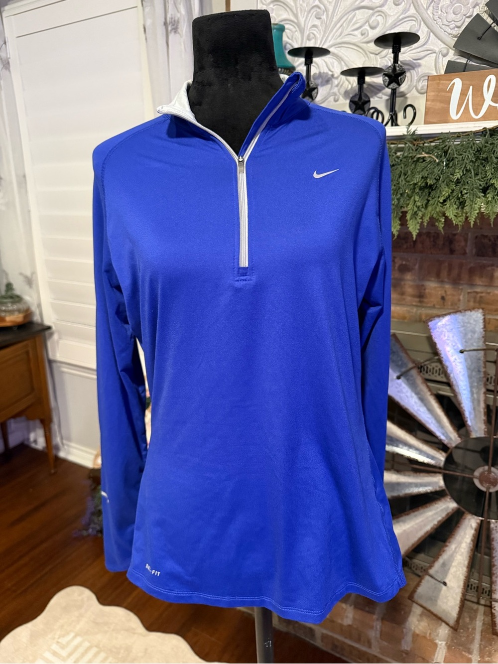 Nike Women's Dri-FIT Long Sleeve 1/4 Zip Pullover - Royal Blue Sportswear